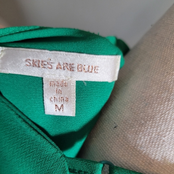 Skies are Blue Ruffled Sleeve Cold Shoulder Top Size Medium - Picture 3 of 3